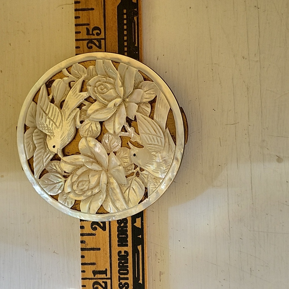 Gorgeous Carved MOP Compact - Picture 10 of 10